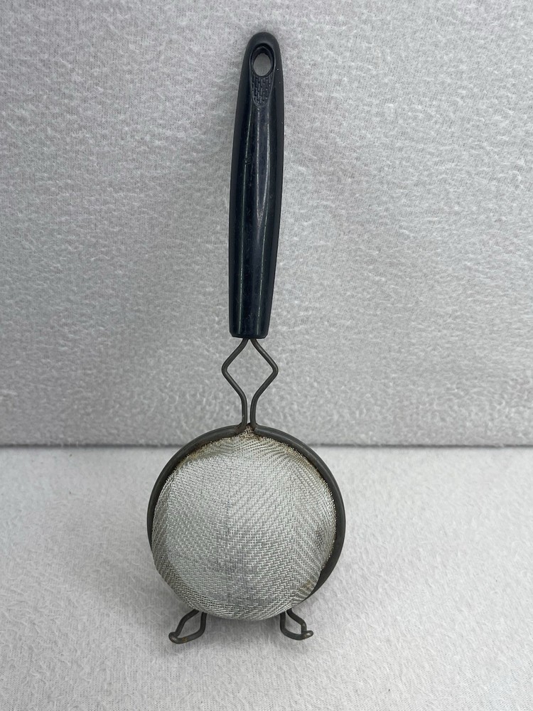 VTG Handheld Flour Sifter Metal Mesh Strainer Black Plastic Handle Kitchen Tool