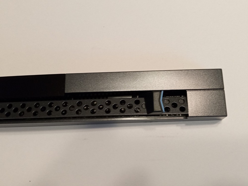 Very nice pre-owned EMC2 server filler panel front bezel face plate #100-563-101