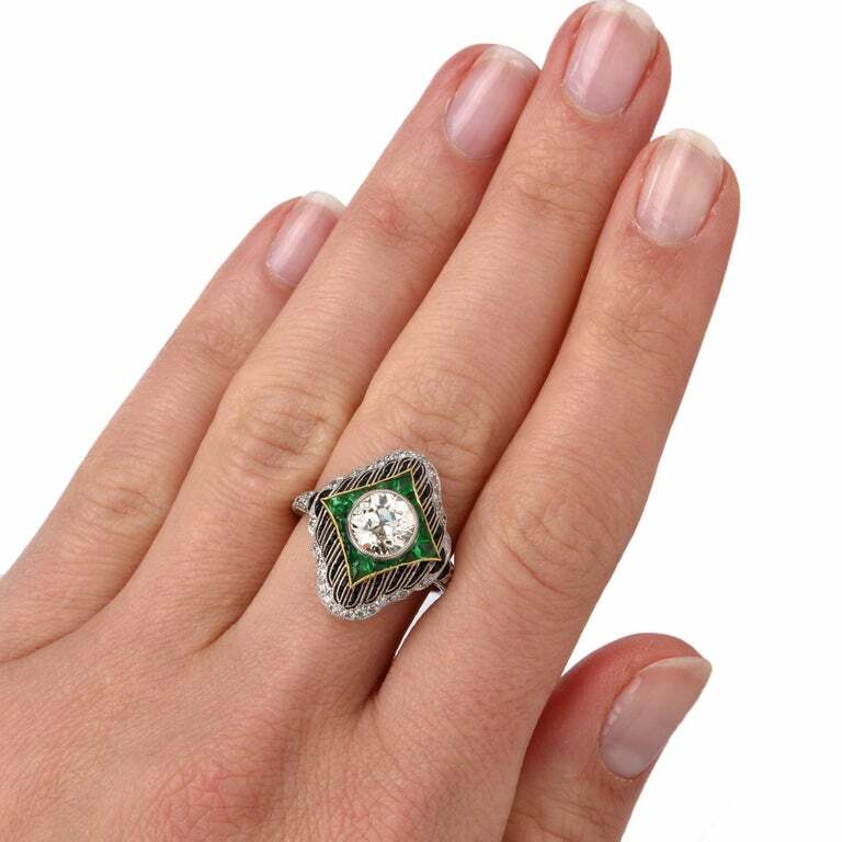 Classic European Style With Sparkling CZ & Green Emerald 925 Solid Silver Ring