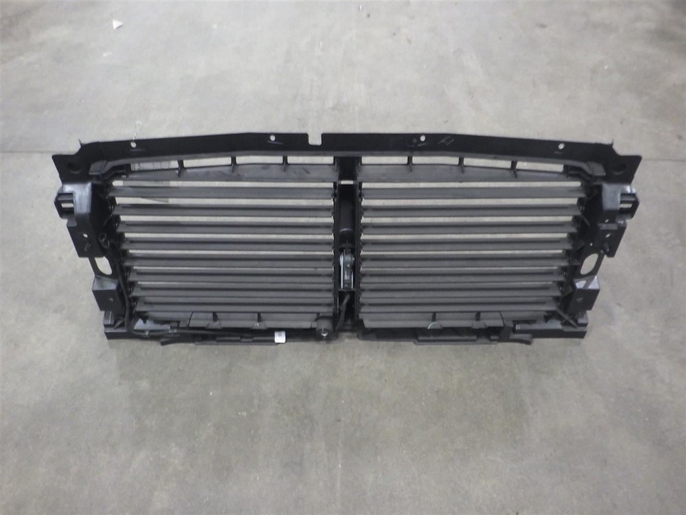 2026 Sierra 1500 SLT Upper Air Shutter