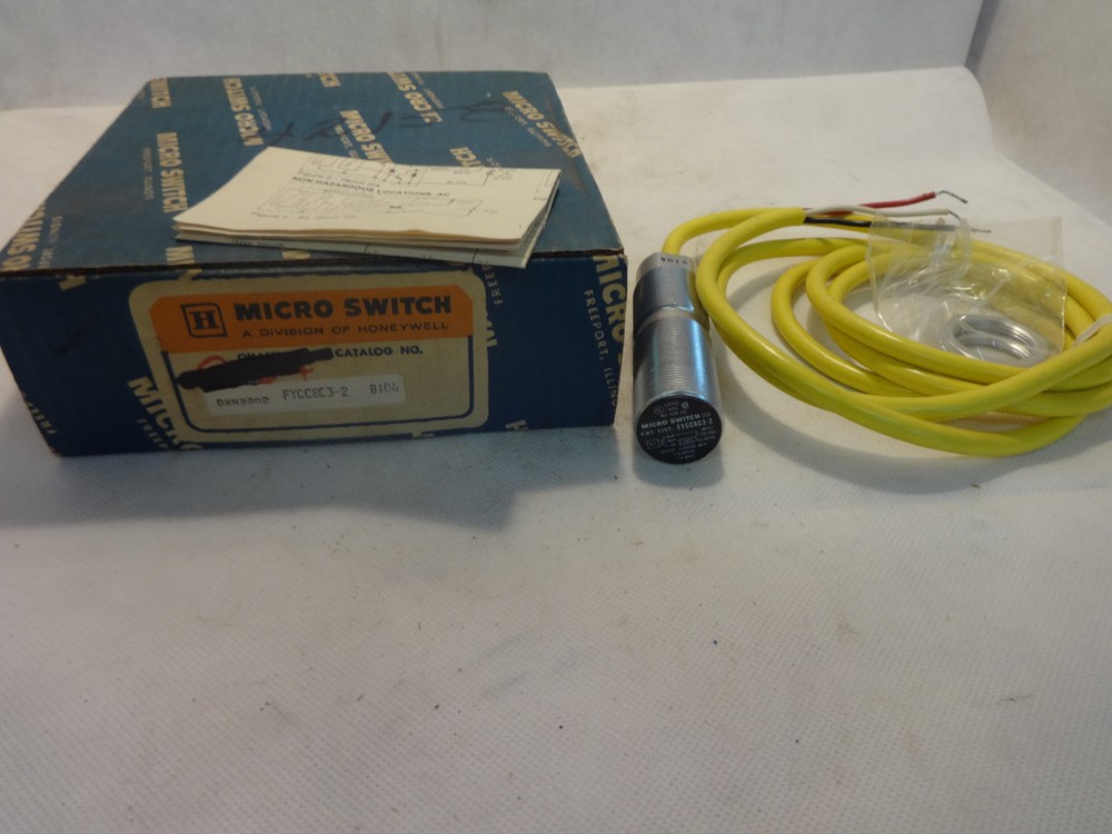 NEW IN BOX HONEYWELL MICRO PYCC8C3-2 PROXIMITY SWITCH
