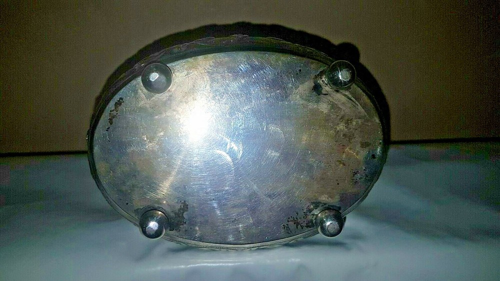 SILVER 800 ANTIQUE HAND CHISELED BOX. PUNCHING PRESENT