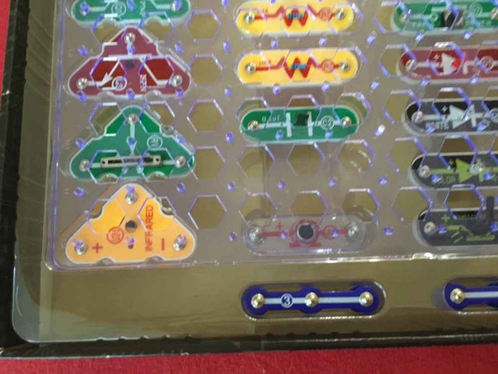 Snap Circuits LIGHT -please read missing parts