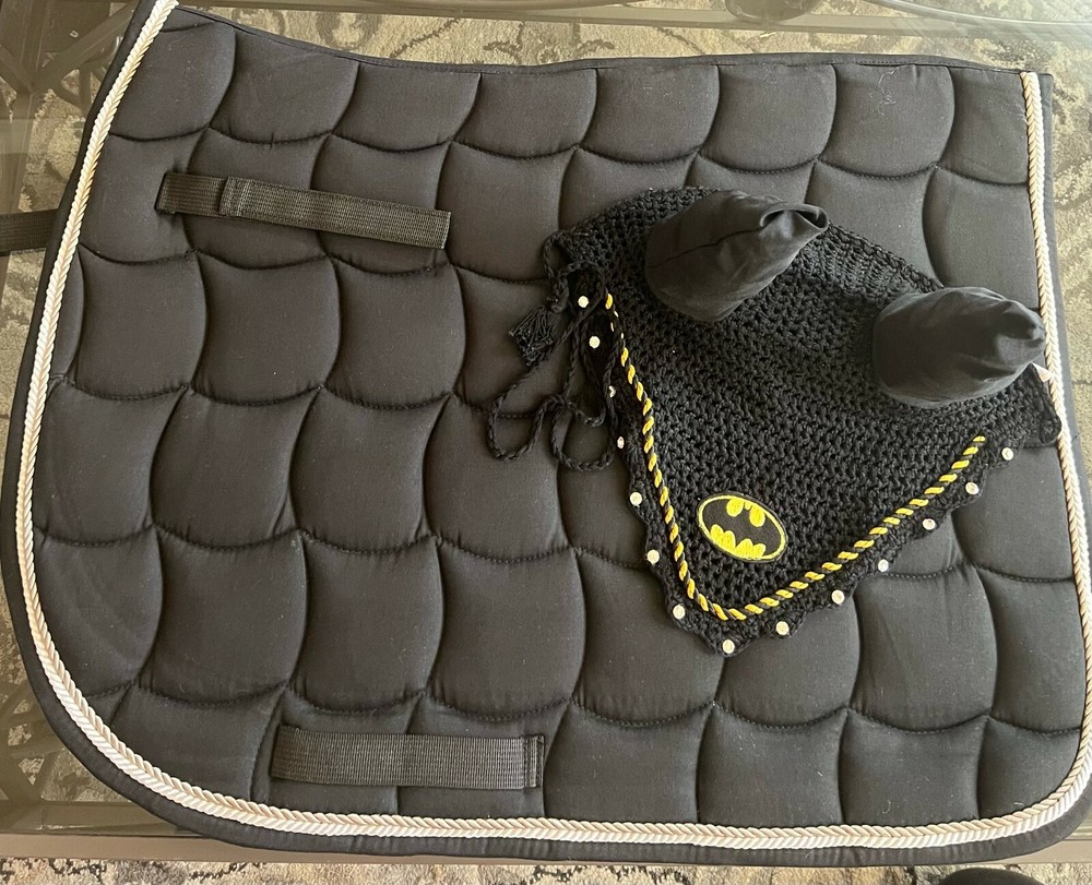 Horse Saddle Pad Black Color + FREE Batman Fly Bonnet Ear Net Full/Cob