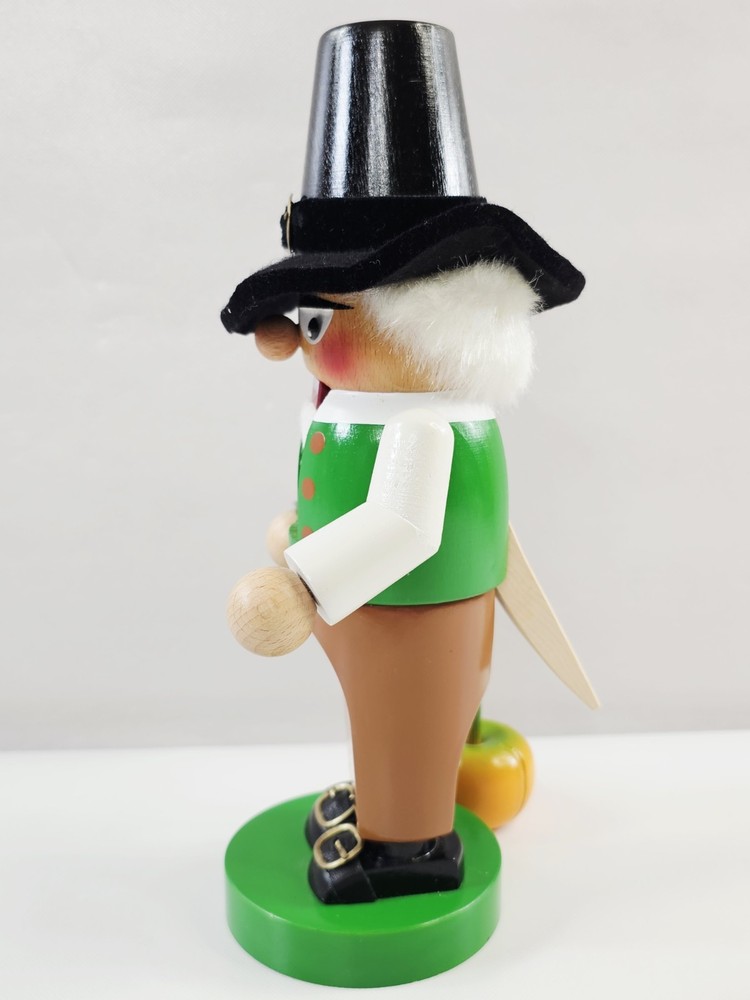 Steinbach German Chubby Pilgrim Carrying Pumpkins 12" Nutcracker Missing Pumpkin
