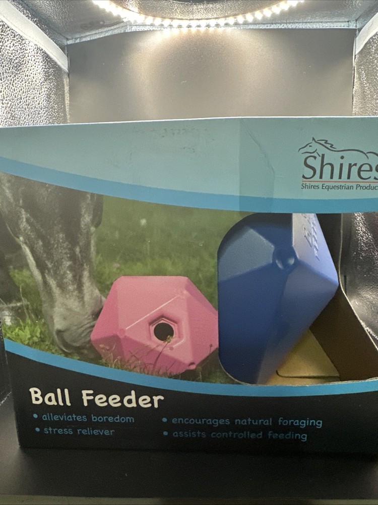 Shires Ball Feeder
