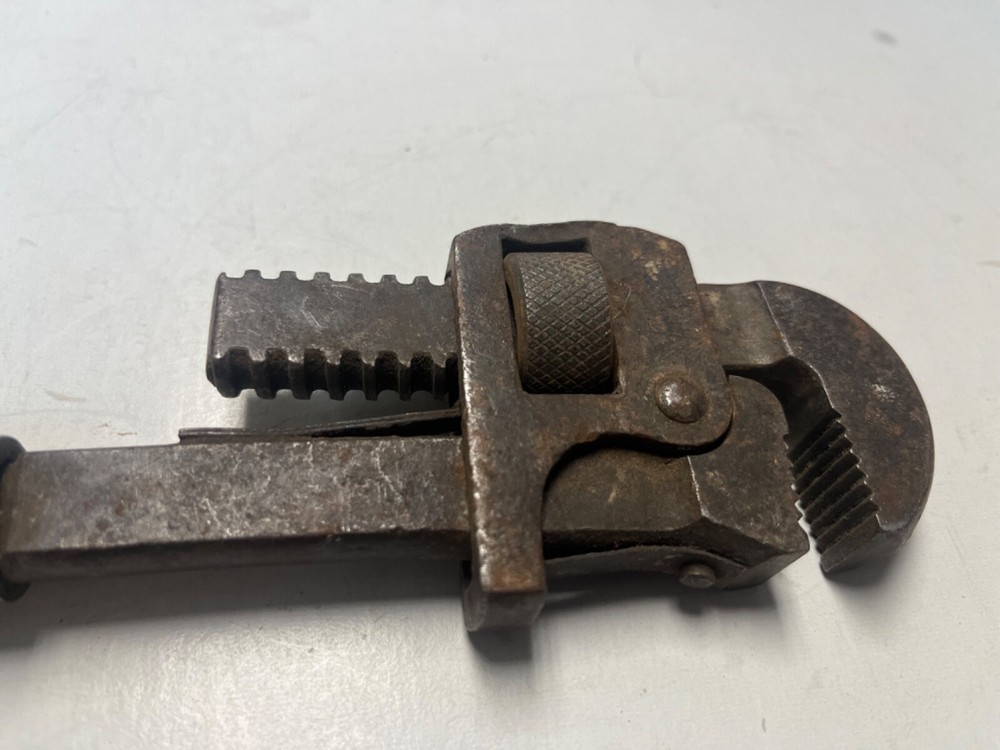 VINTAGE ADJUSTABLE WRENCH/PIPEWRENCH -- ADJW2