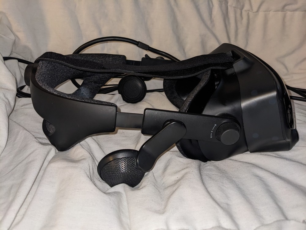 PC VR Full Body Kit, Valve Index Headset and Controller, HTC Trackers 2.0