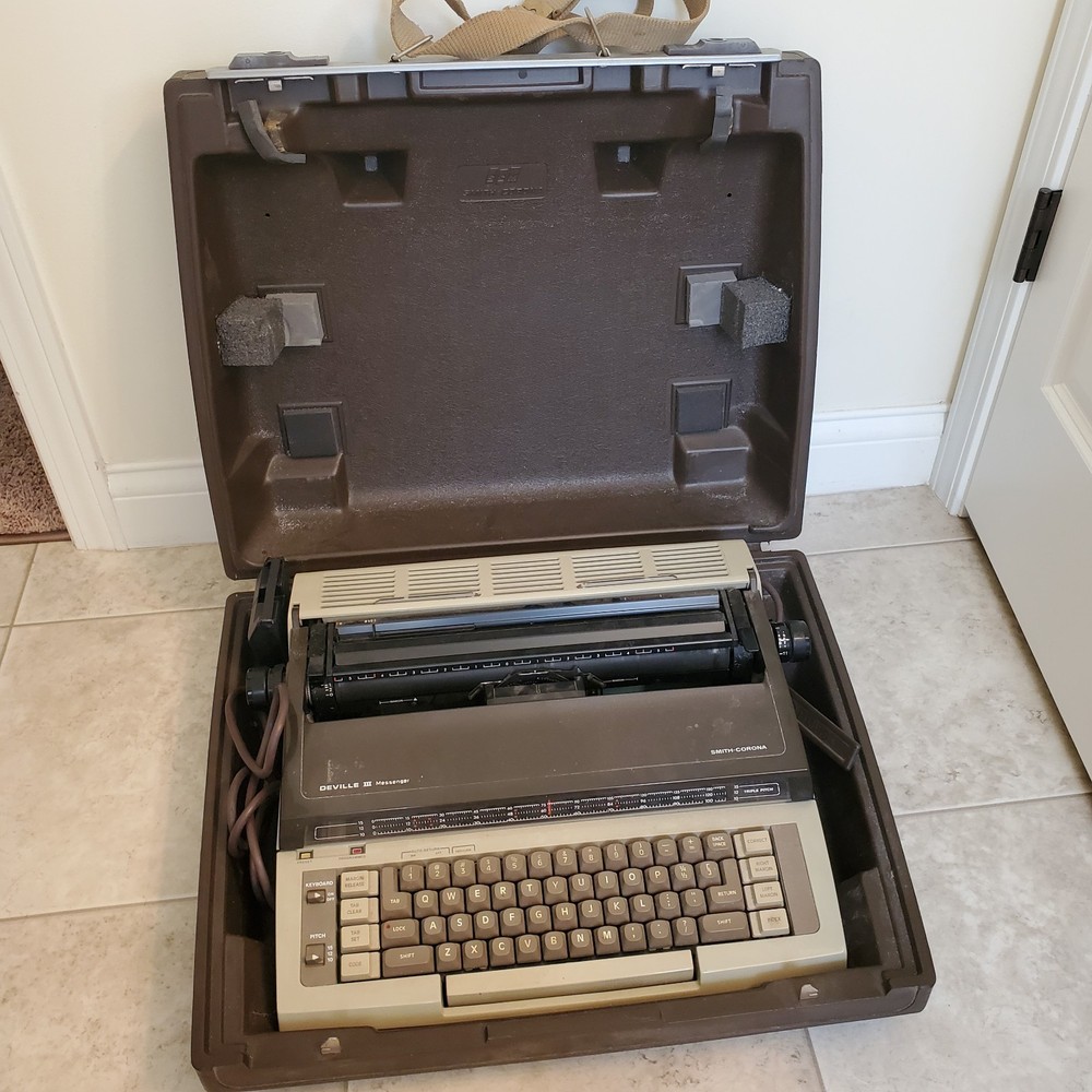 Smith Corona Typewriter Model 1M Memory Correct Electronic Portable Case Tested