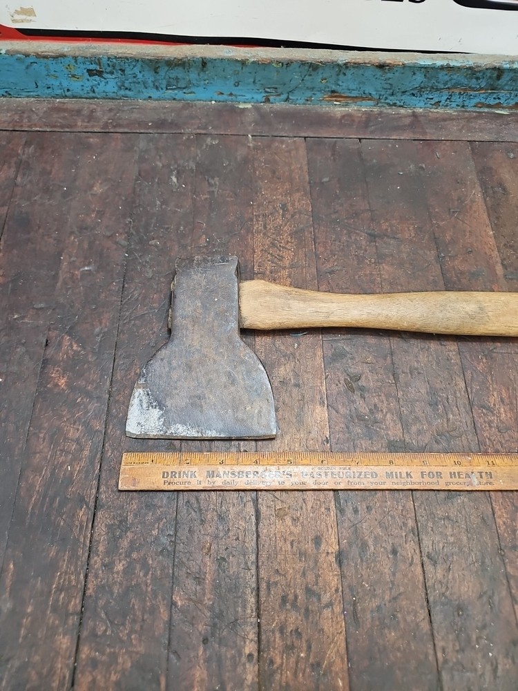 E31- Interesting form antique broad hatchet - Cedar Pattern? Half Sleeper? 2lb7o