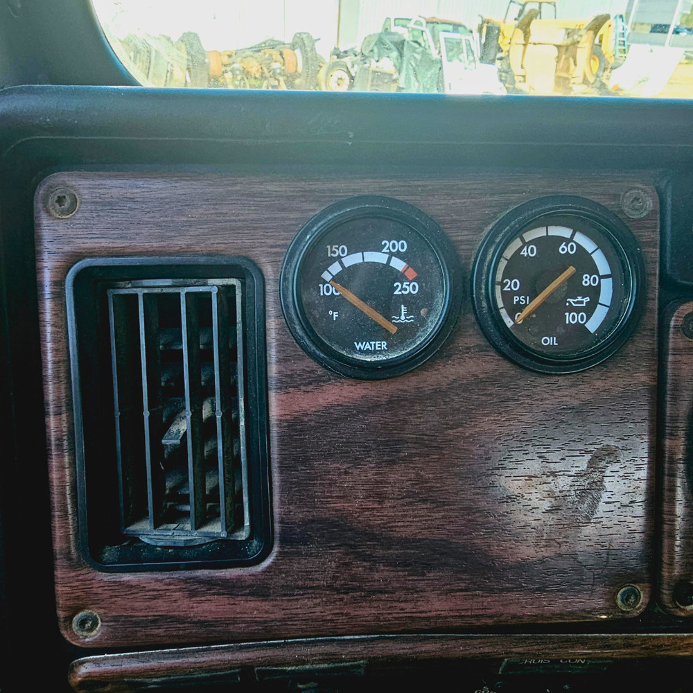 Used 1988-2004 Freightliner FLD112 | Gauge Panel Dash Panel