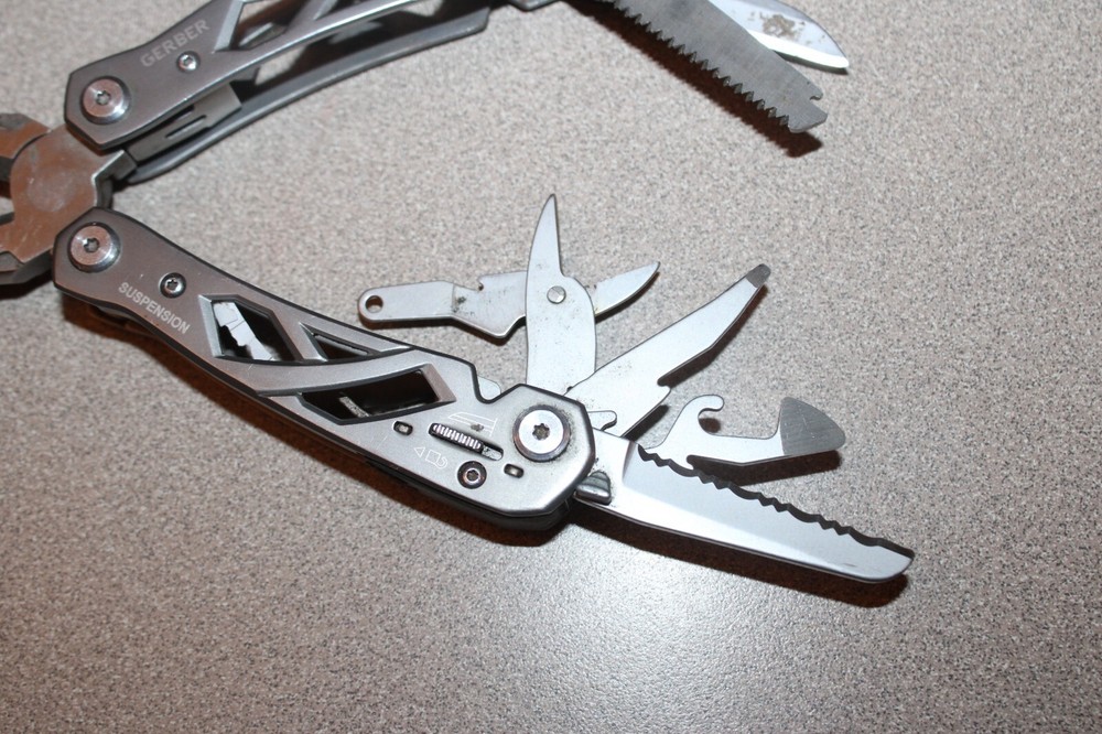 Gerber Suspension-NXT Multi-Tool 12 Tools 2 LOCKBACK BLADES 8970718E