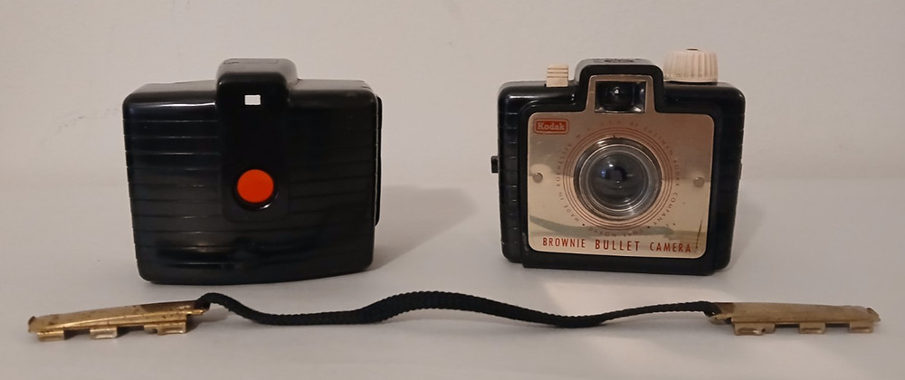 Vintage Kodak Brownie Bullet Bakelite Box Camera