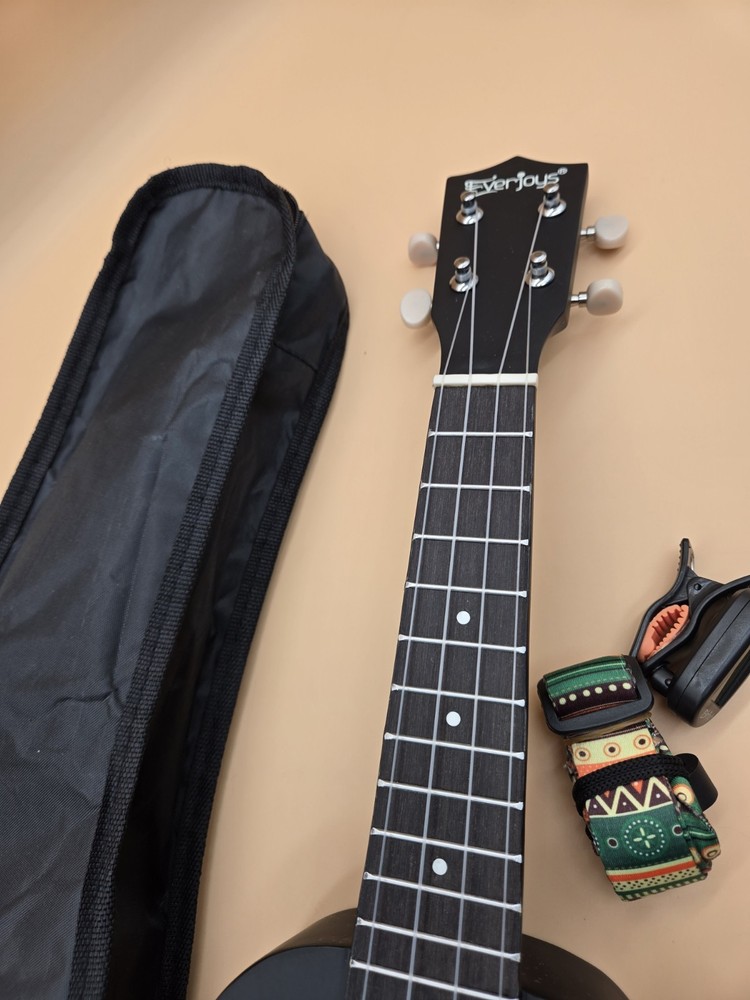 Everjoys Beginner Handmade Hawaiian Ukulele Starter Kit.