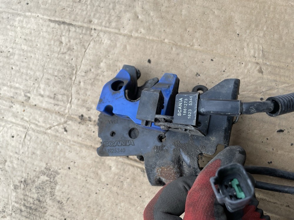 Scania R Grill Lock Set