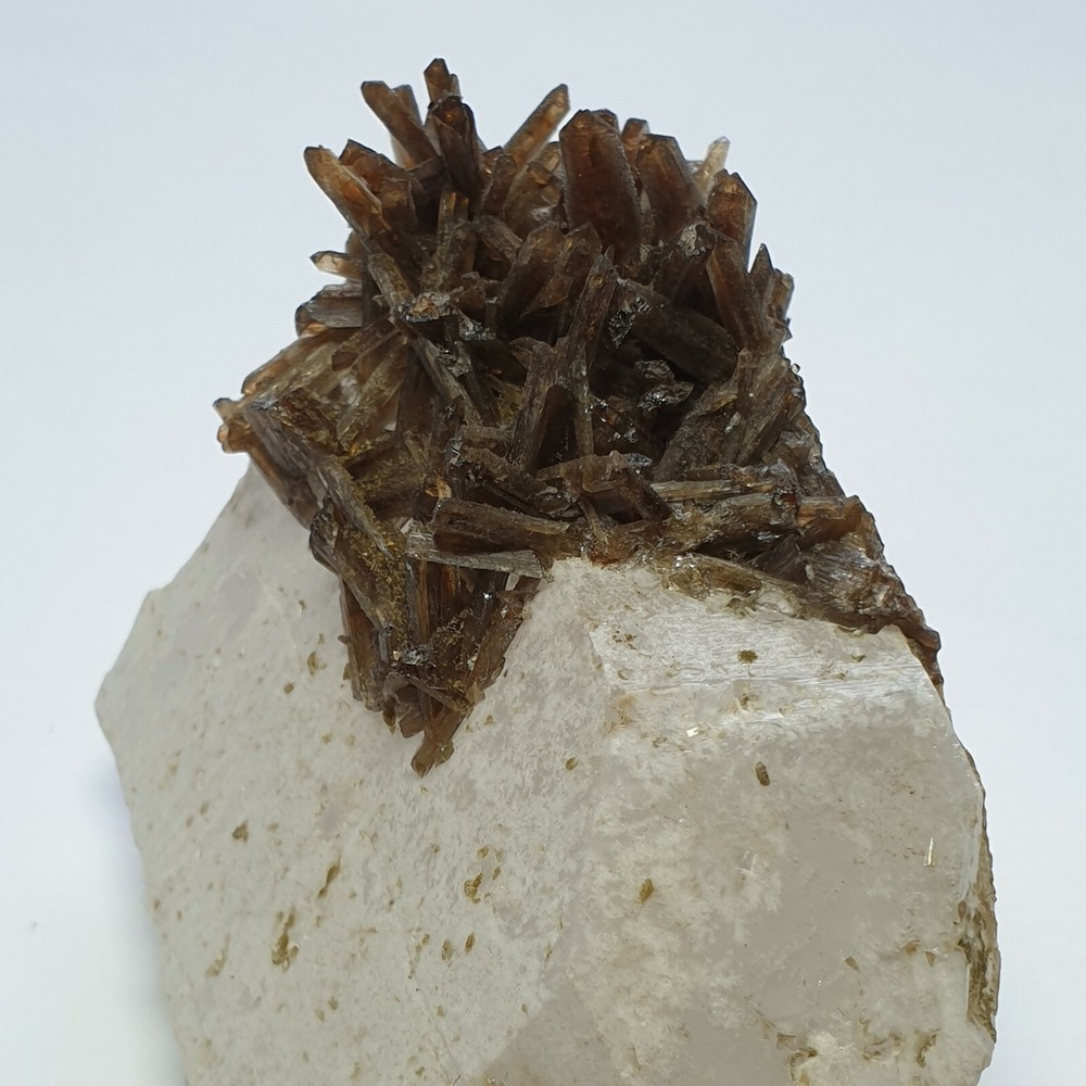 Childrenite on Quartz