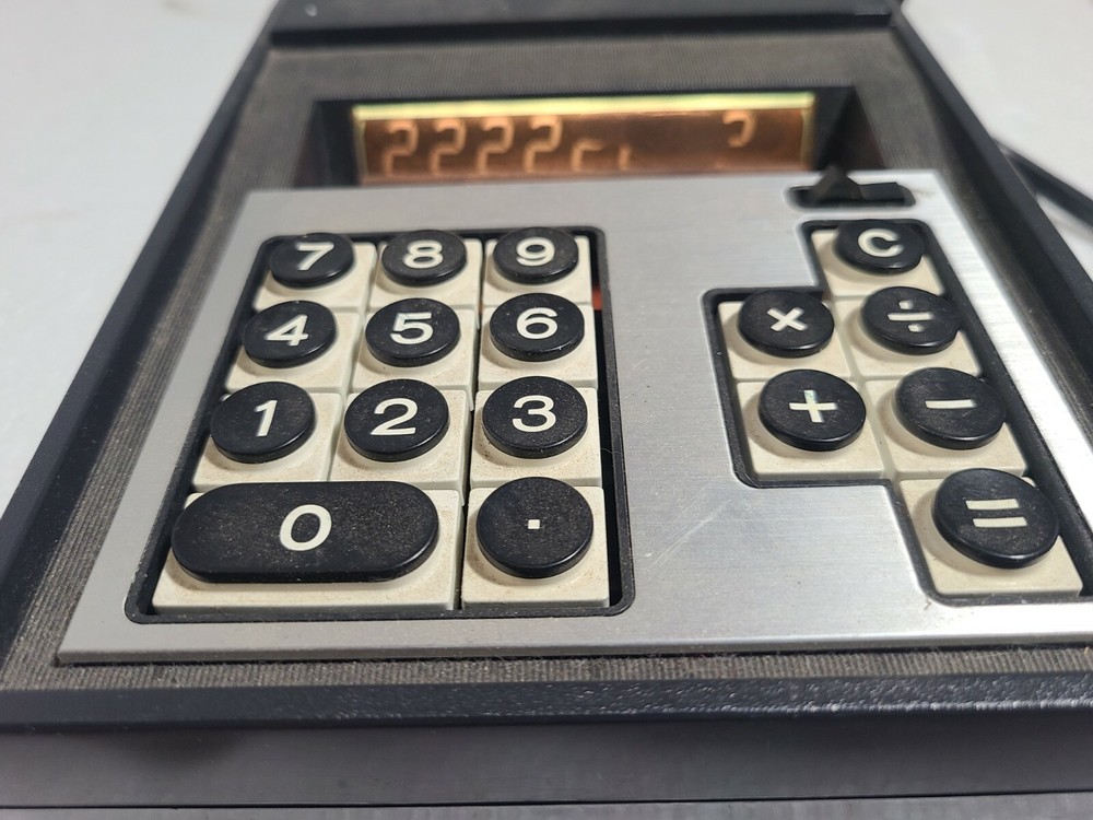 Vintage Lloyd's Automatic 70 Calculator Model E752