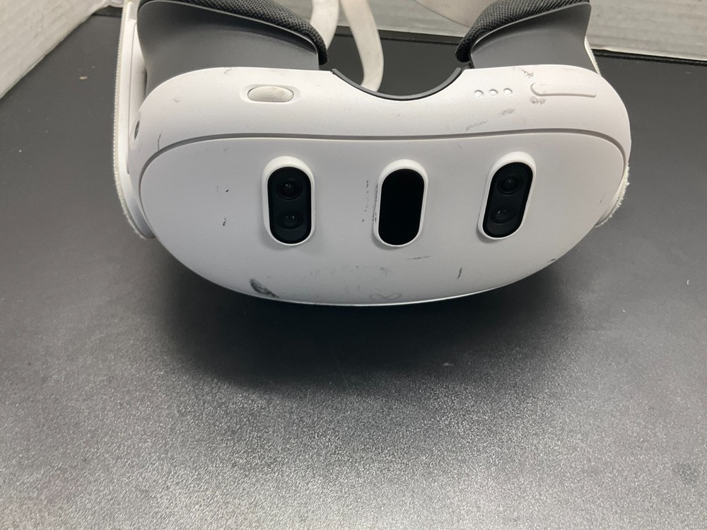 Meta Quest 3 128GB VR Headset ONLY - White Display unit