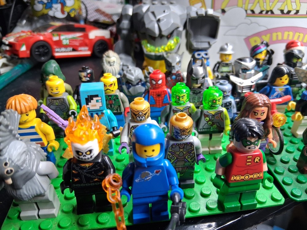 lego minifigures lot