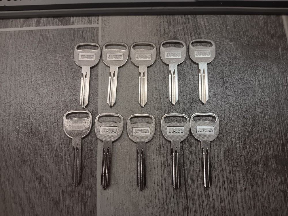 CHEVY 10 JMA B106 KEYS