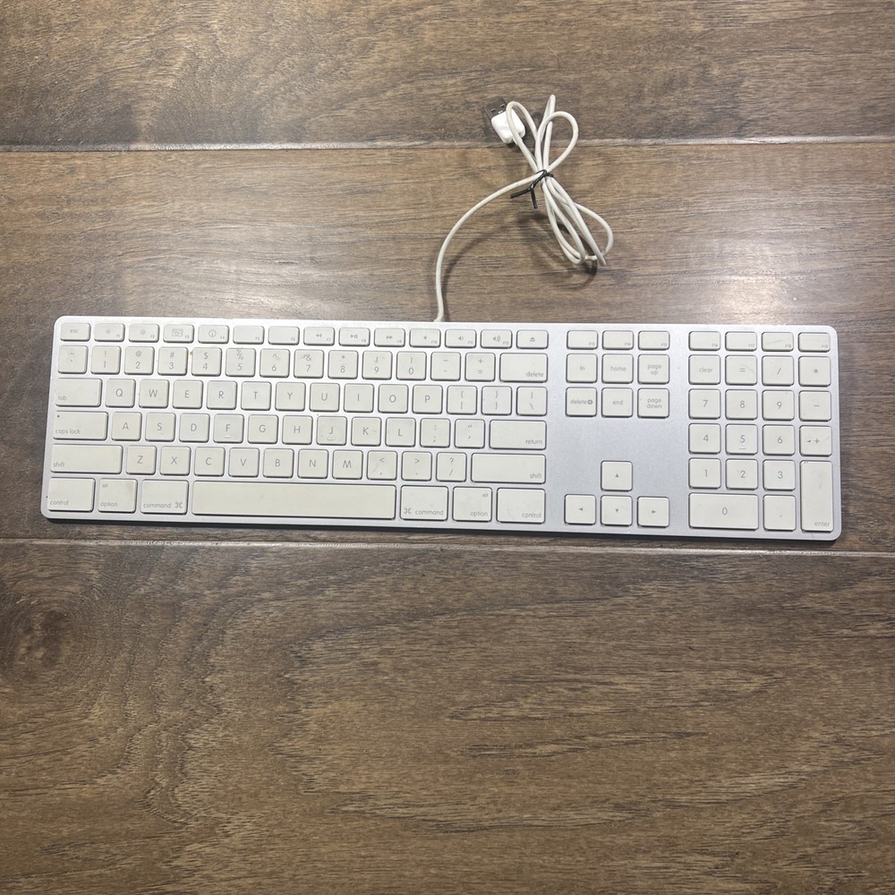 Apple A1243 Wired USB Slim Keyboard