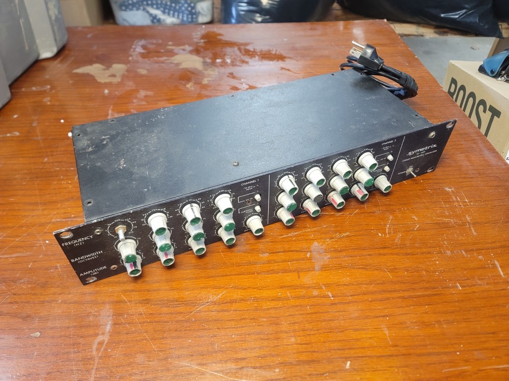Vintage Symetrix SE-400 Black Tone Control Stereo Analog Parametric Equalizer