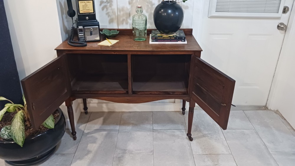 Walnut Antique Sideboard Buffet Cabinet 2 Doors With Lock On Casters