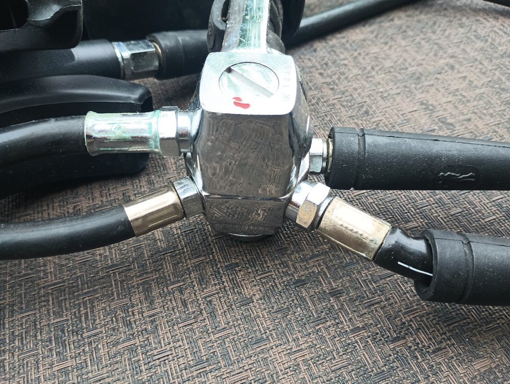 SeaQuest Scuba Regulator & octo /Oceanic Datamaster - Untested