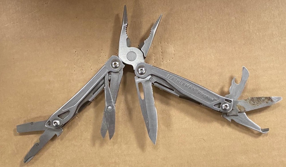 LEATHERMAN WINGMAN MULTI-TOOL- USED.