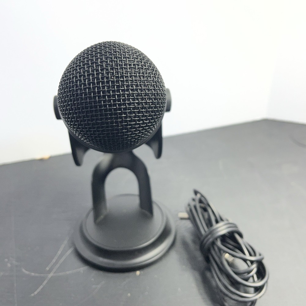 Blue Yeti Professional Multi-Pattern Black USB Condenser Microphone. E #1160