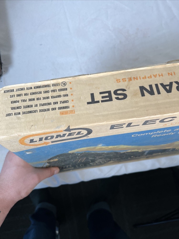 Post War No 11520 Lionel Electric Train Set Complete?