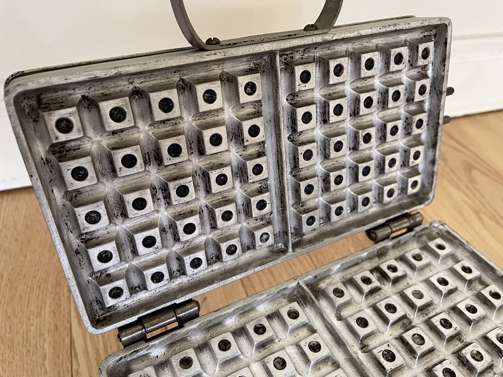 Vintage Thermax Waffle Iron E3930 Art Deco