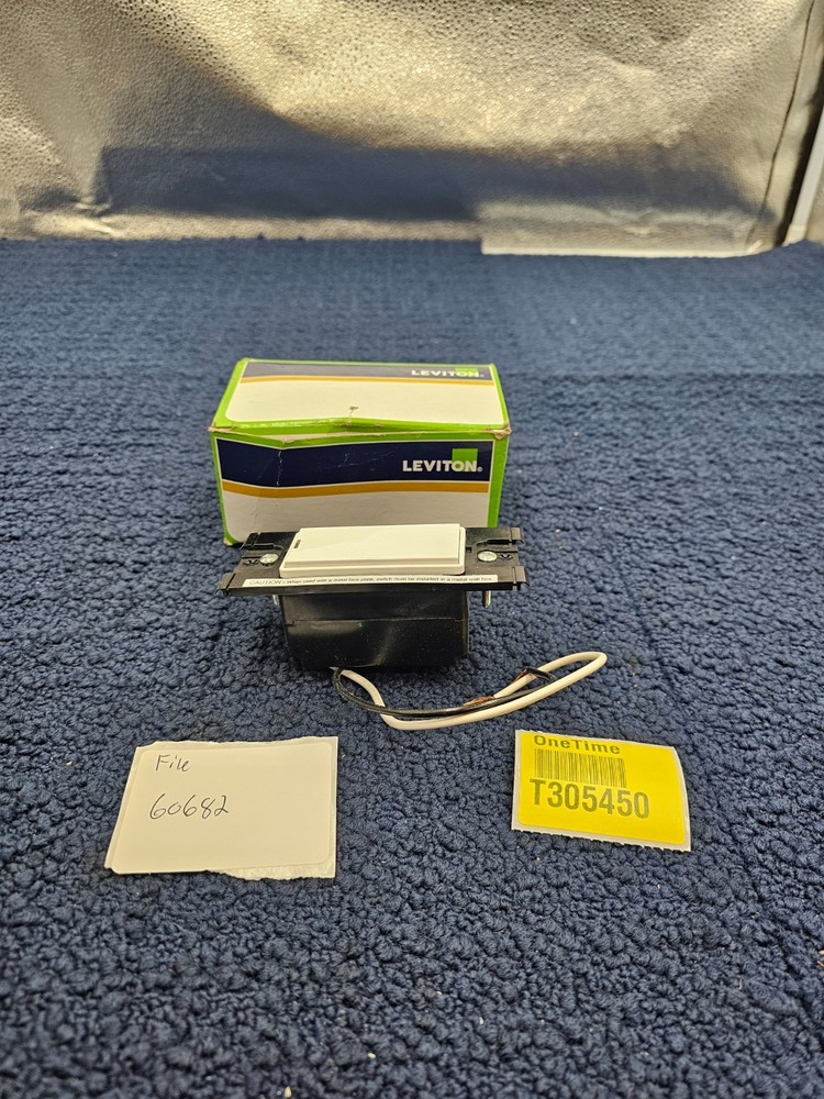 Leviton DLDNK-1W Lumina RF Decora 1Button multi-function BLE Keypad White