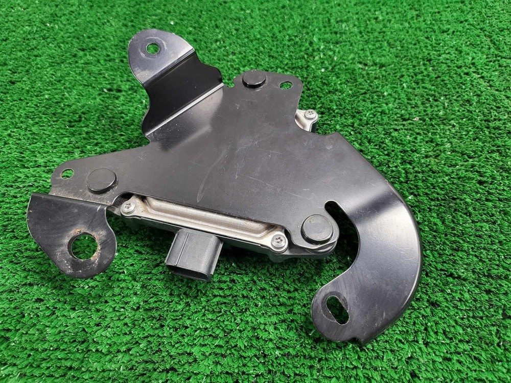 2017 - 2018 MAZDA 3 BLIND SPOT MODULE RADAR SENSOR PN: BANE67Y30