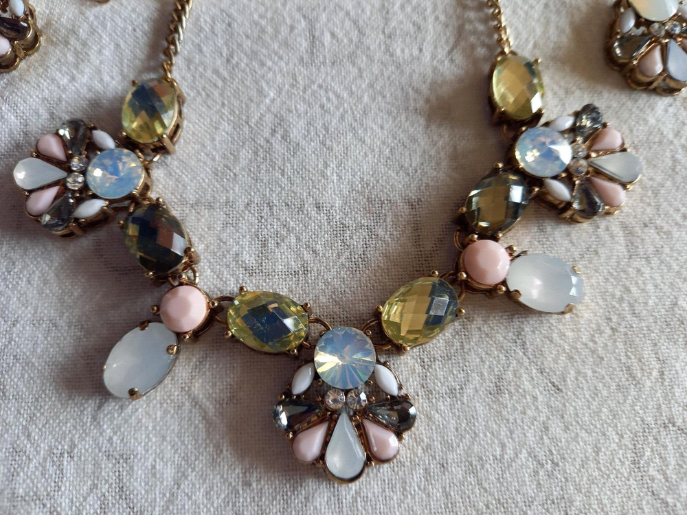 Necklace & Earring Set (White, Pink, Grey)