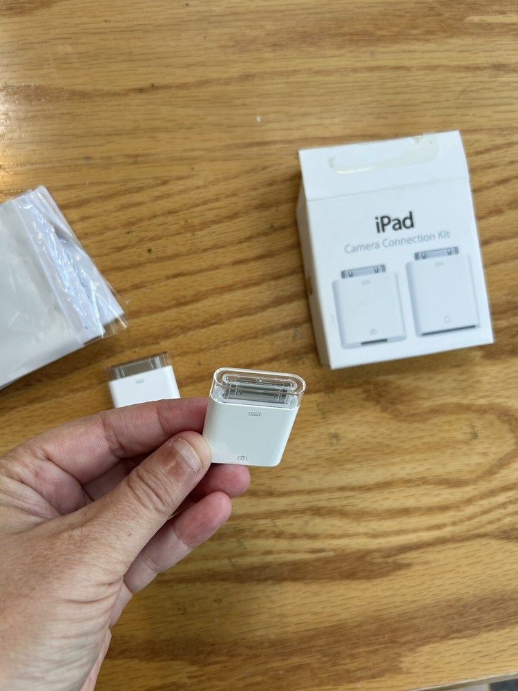 Apple iPad/iPod Camera Connection Kit - MC531ZM/A - USB & SD Card Reader