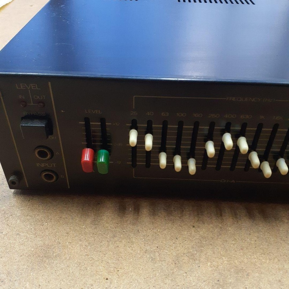 Roland SEQ-315 Graphic Equalizer