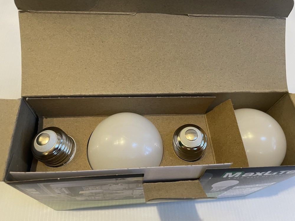 4 PACK OF MAXLITE 8W LED BULBS, A19, DAYLIGHT 5000K, DIMMABLE, 800 LUMENS, 60W