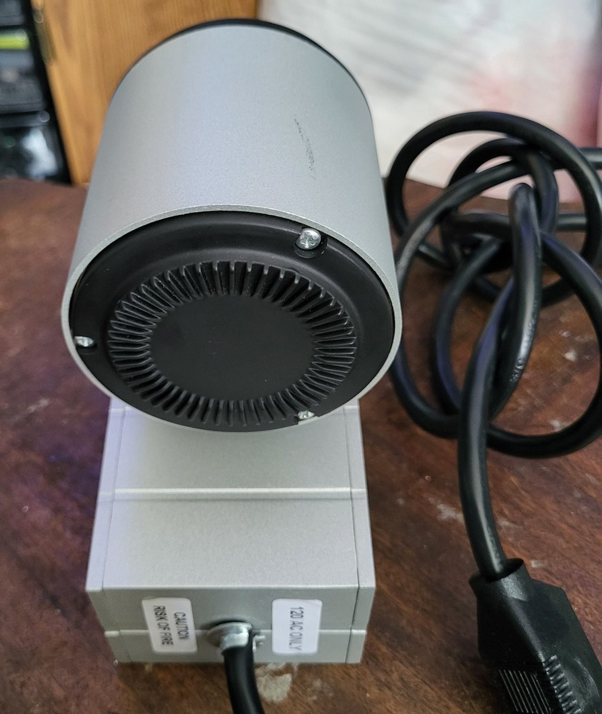 Stand-free Spotlight