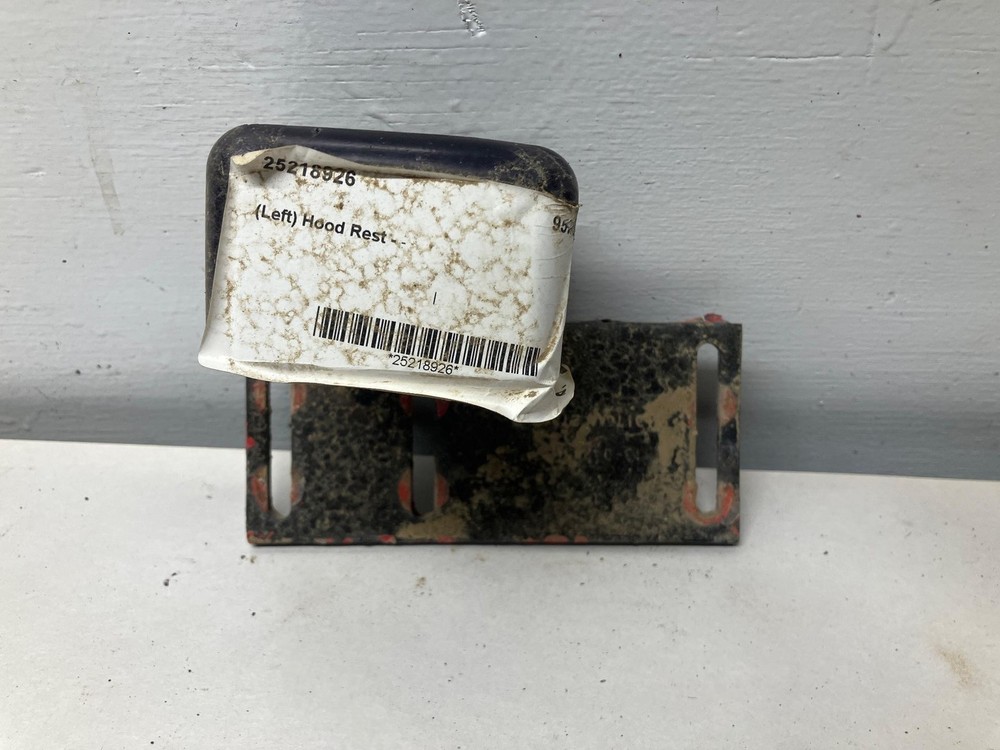 Peterbilt 378 Left/Driver Hood Rest - Used