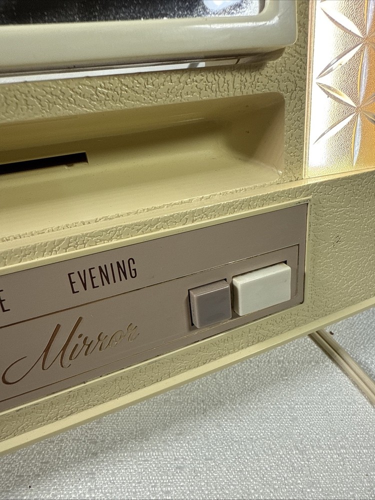 Vintage GE General Electric EUC Lighted Make Up Mirror