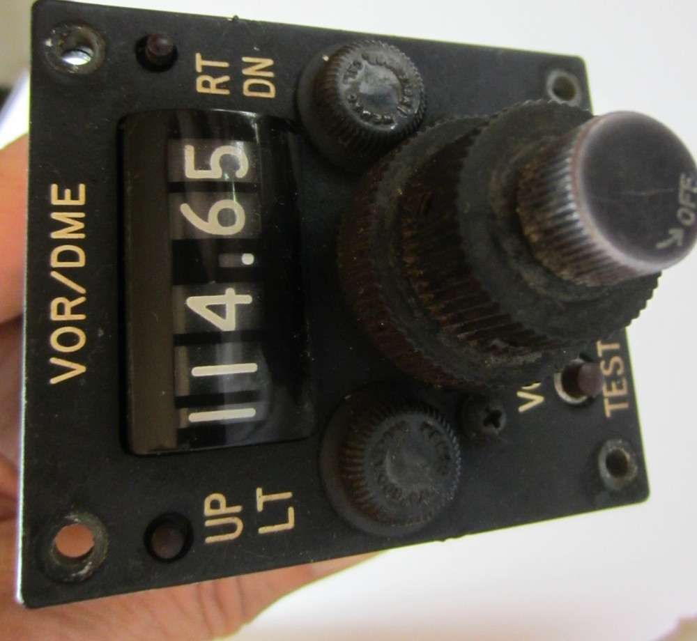 VINTAGE MILITARY CONTROL HEAD VOR/DME DIAL FUNCTIONS