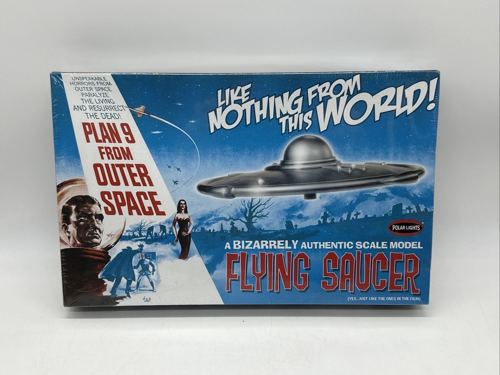 PLAN 9 FROM OUTER SPACE FLYING SAUCER POLAR LIGHTS MODEL KIT