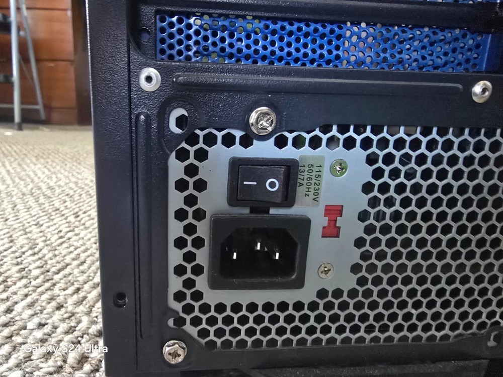 RAIDMAX ATX Mid‑Tower Gaming Case w/ Kingwin 750W PSU & Multi‑Card Reader – Iron
