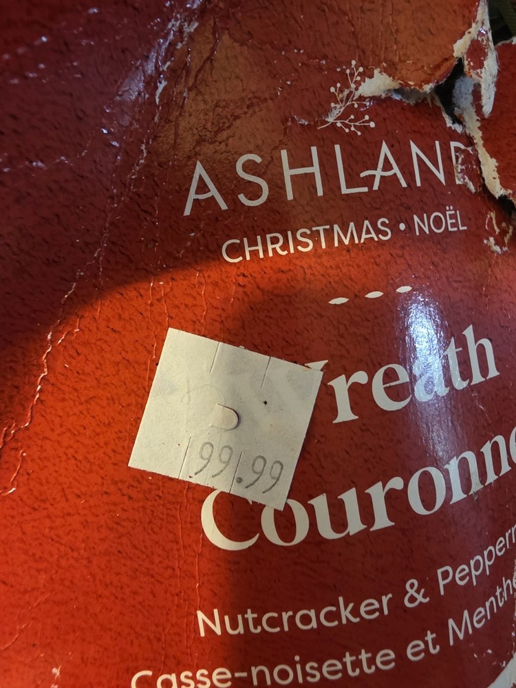26 In Diameter Ashland Wreath Couronne Nutcracker & Peppermint