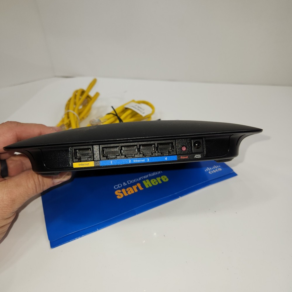 Linksys By Cisco RangePlus Wireless Router WRT110 EUC +++