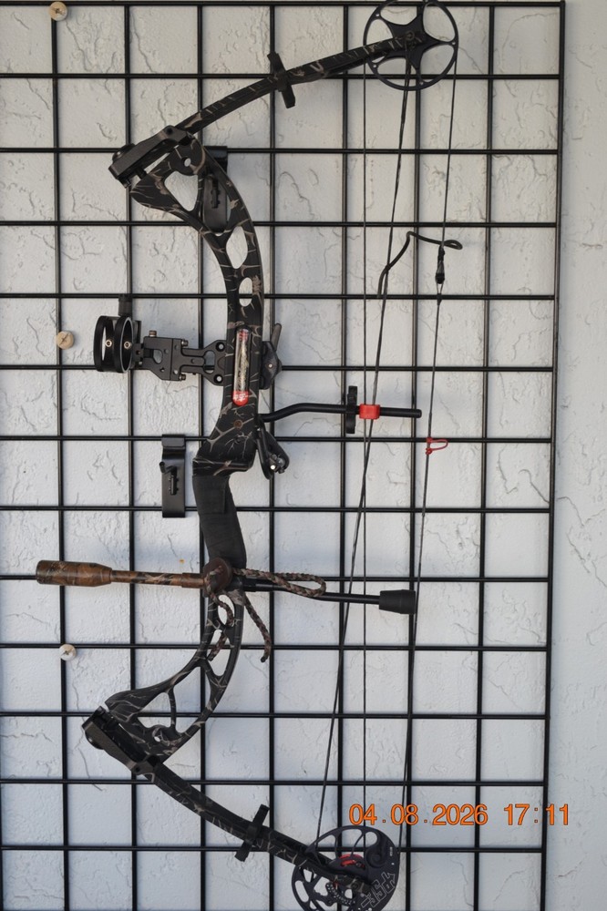 PSE Stinger 3G  Compound Bow, Skull Works Camo, great shape