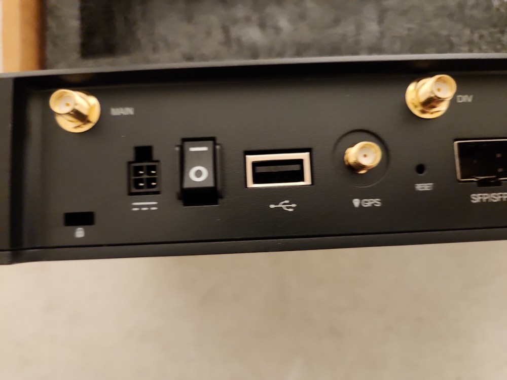 Cradlepoint E300 Series Router 300 Mbps