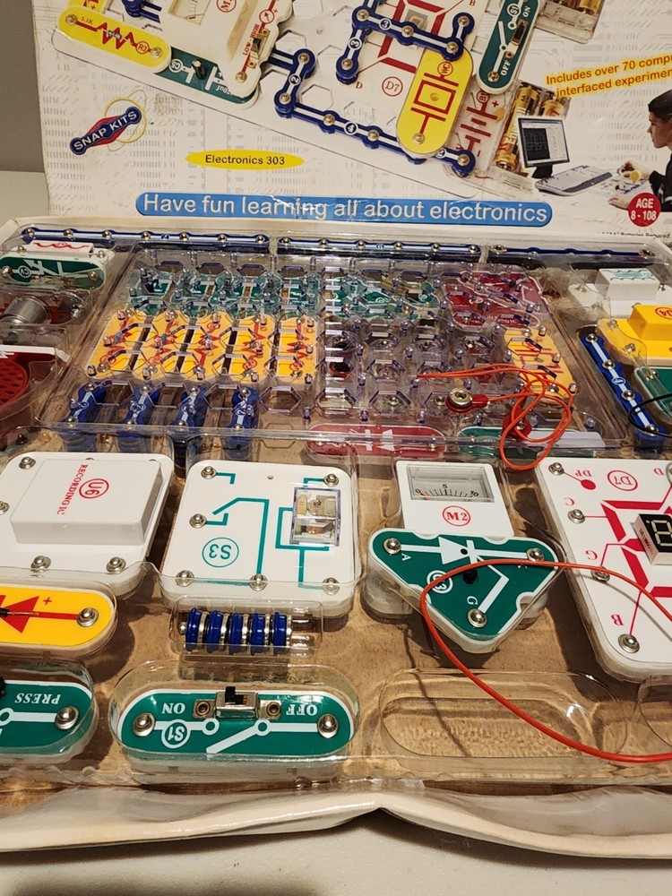 Electronic Snap Circuits 750, 300, 100 Experiment Kits - Incomplete