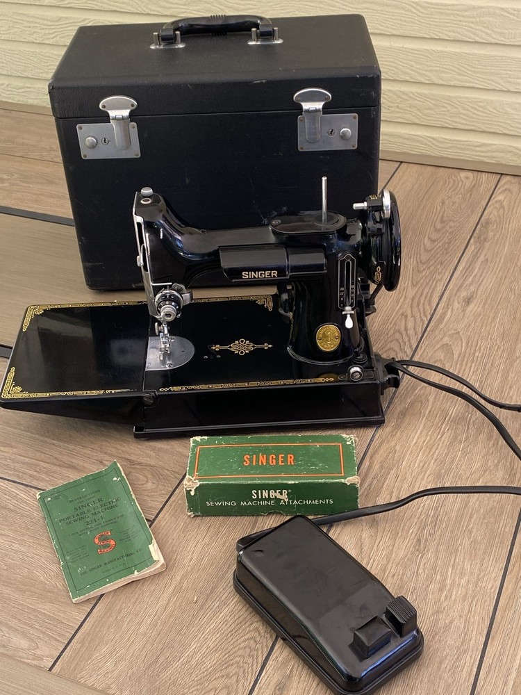 EXCELLENT 1949 SINGER FEATHERWEIGHT 221 SEWING MACHINE (See Video) +FAST SHIP!